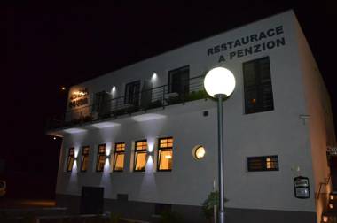 Restaurace a penzion Zděná Bouda