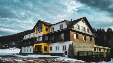 Hotel Harrachov Inn