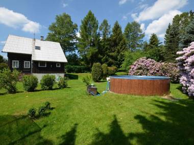 Detached holiday home with garden pool and large fenced garden