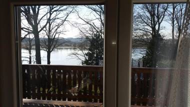 Jesenická přehrada u vody