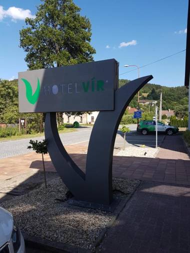 Hotel Vír