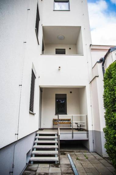 Black Field Apartment