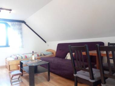 Chalupa v zahradě mezi vinohrady