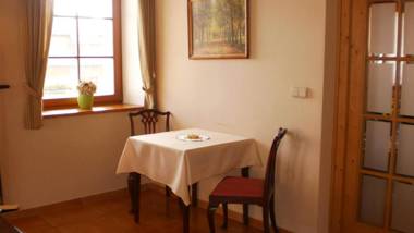 Hotelový a jezdecký areál Dvůr Krutěnice