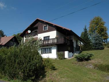 Spacious cottage in the Giant Mountains 1 km from the skislopes