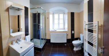 Zámecký Dvůr Černousy