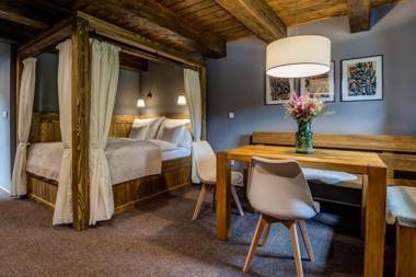 Dvůr Haniš - Adults only - děti od 12 let