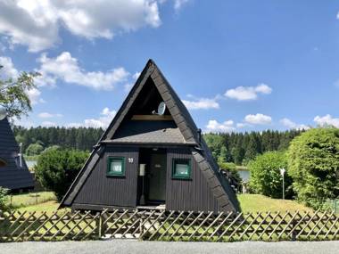 Wooden chalet with oven in Oberharz near a lake