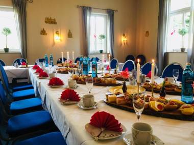 Gasthaus & Pension "ZU DEN LINDEN" Radebeul