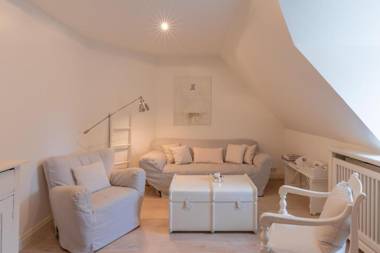 Lille Weiss-KEINE MONTEURE-