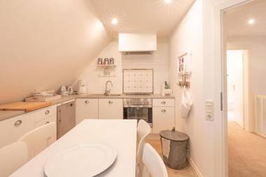 Lille Weiss-KEINE MONTEURE-