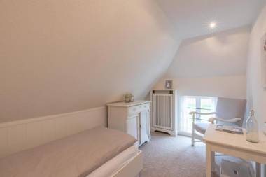 Lille Weiss-KEINE MONTEURE-