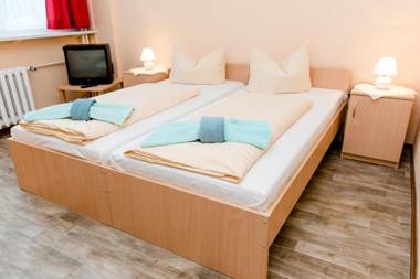 Hotel und Campingstell und Zeltplatz an der Talsperre im Harz