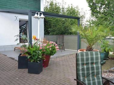 Modern holiday home in the Thuringian Forest with an outdoor sitting area