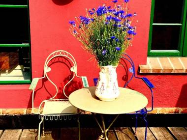 Gorgeous Apartment with Terrace Garden Garden Furniture