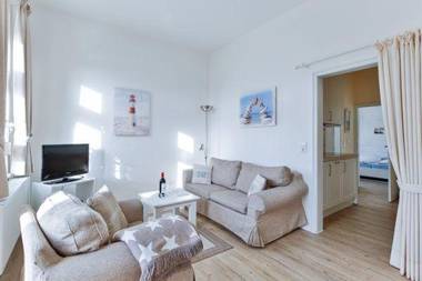 App-6-mit-Suedbalkon-in-strandnaher-Lage-Baederstil-Villa-in-Wenningstedt-Sylt