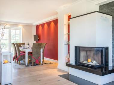 Luxuriöse Doppelhaushälfte mit Terrasse Kamin und WLAN in bester Lage