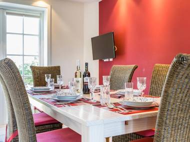 Luxuriöse Doppelhaushälfte mit Terrasse Kamin und WLAN in bester Lage