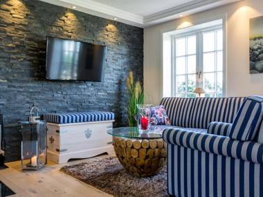 Luxuriöse Doppelhaushälfte mit Terrasse Kamin und WLAN in bester Lage