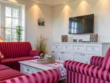 Luxuriöse Doppelhaushälfte mit Terrasse Kamin und WLAN in bester Lage