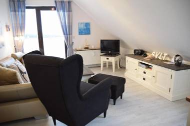 Wohnung im Dachgeschoss am Ortsrand von Wenningstedt.