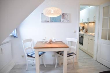 Wohnung im Dachgeschoss am Ortsrand von Wenningstedt.