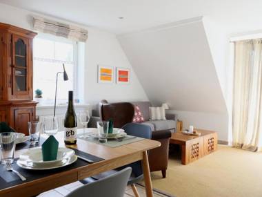 Neuerbautes Haus im Friesenstil. Moderne 2-Zimmer-Appartements mit Balkon für bis zu 4 Personen