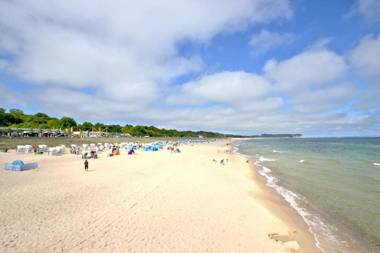 Villa Anni FeWo Nr 05 inkl Sauna- Schwimmbadnutzung im AHOI Sellin