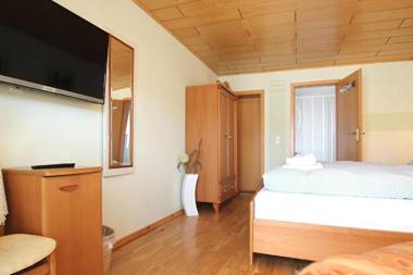 F-1016 Haus Maiglöckchen Doppelzimmer 01 mit Frühstück