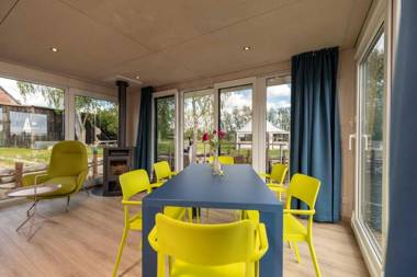 Hafenresort Karnin _ Hausboot Selma