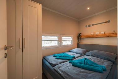 Hafenresort Karnin _ Hausboot Silv