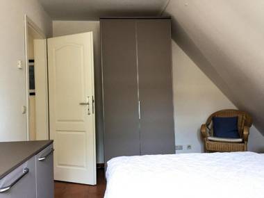 Neue Reihe 43 Villa Regulus OG