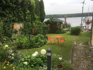 Zeuthen Ferienwohnung am See Stadtgrenze Berlin