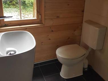 Blockhaus Canow mit Boot