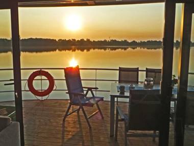 FLOATING 44 Xanten _ Haustiere moe