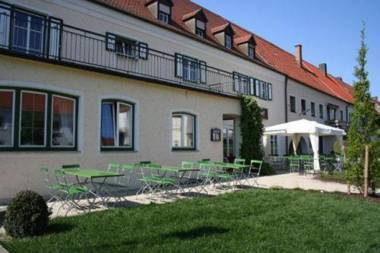 Schlosshof anno 1743