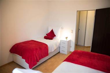 Luxury flat between Cologne and Bonn shuttle from/to airport trade fair train station and Phantasy Land Bruhl