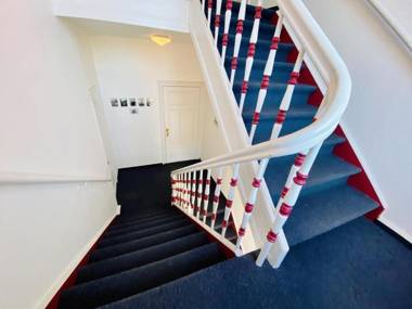 Mond am Warnemünder Kirchenplatz