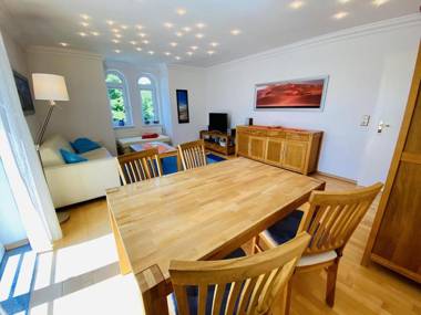 Schiller wenige Schritte zum Strand