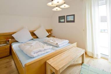 Gemutliche 93m2Fewo mit 2 Schlafzimmern und seitlichem Seeblick vom Balkon