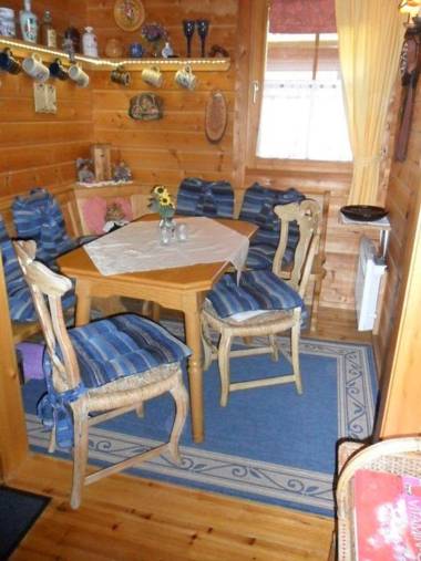 Komfortables-Ferienblockhaus-Nr-27-56-qm-bis-4-Personen-Viechtach-Jaegerpark