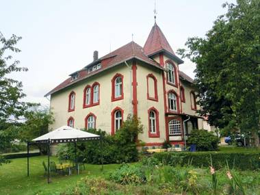 Lovely Farmhouse in Friedrichsfeld with Garden