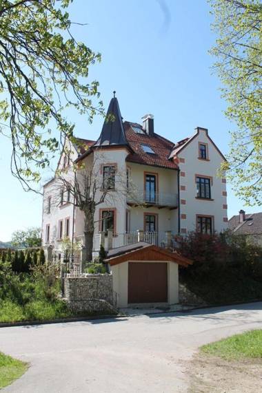 Ferienwohnung in Jugendstilvilla