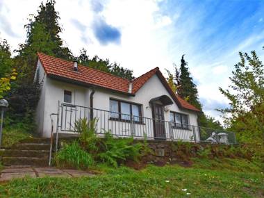 Charming Bungalow in Tabarz/Thüringer Wald with Garden"