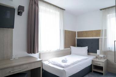 Alpha & Omega Hotel - airconditioned