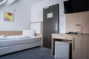 Alpha & Omega Hotel - airconditioned