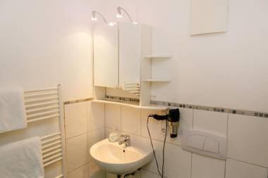 Landhotel Airport-Inn