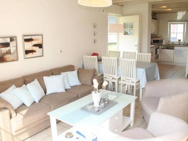 Luxurious modern holidayhome with a stove on the Baltic Sea