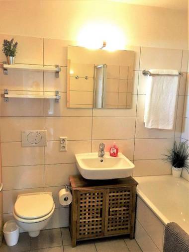 Hygge-skandinavisch-mit-Kamin-und-Sauna