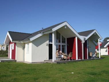 Luxurious modern bungalow with a wood stove and sea view